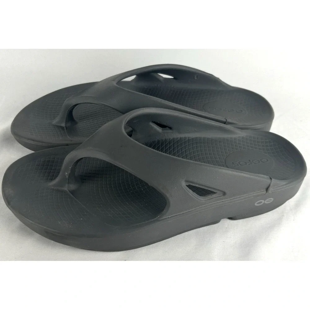 Oofos Gray Flip Flops Recovery Thongs Sandals Womens 8 Mens 6 Comfort Walking